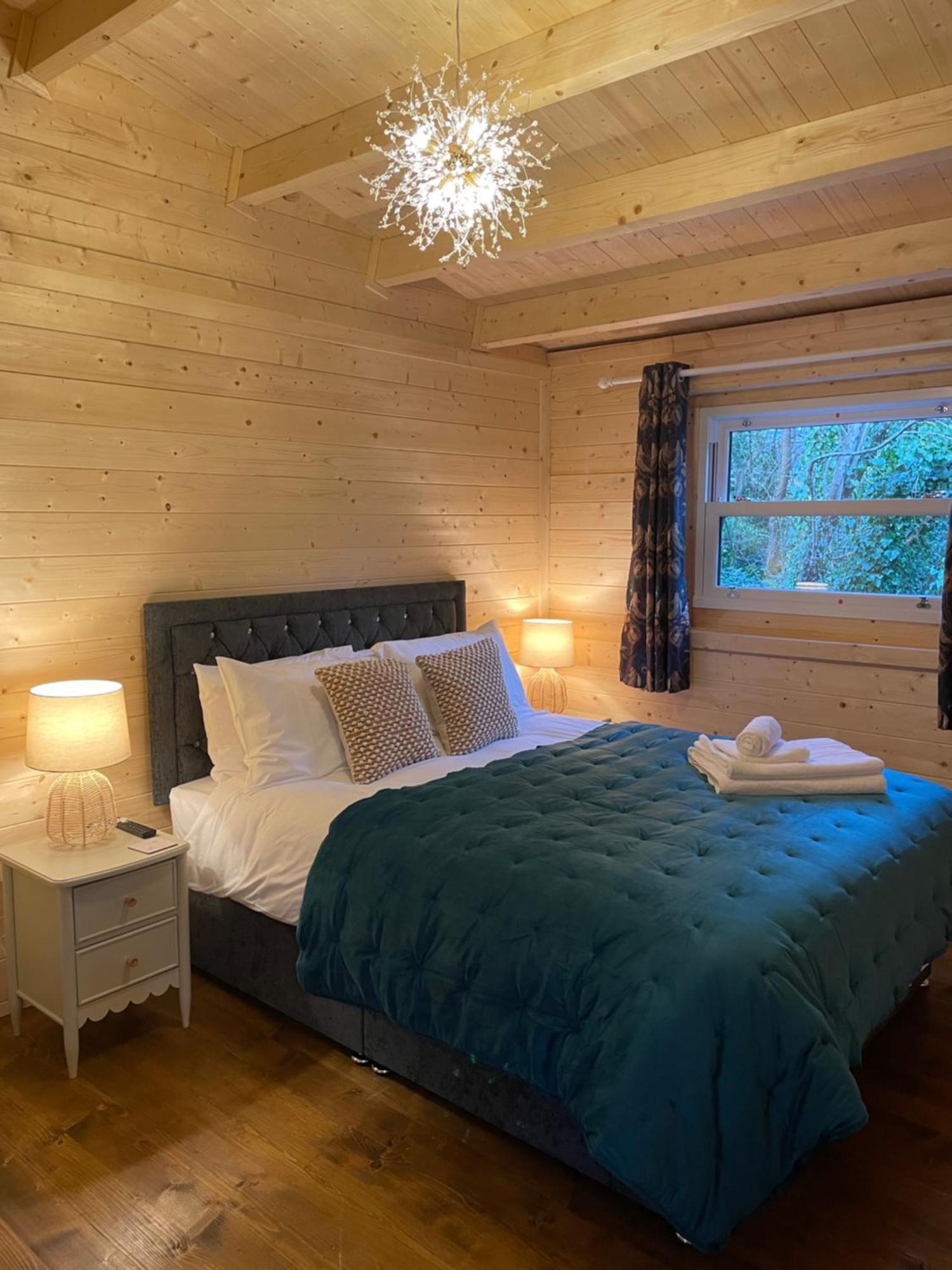 Glyndwr Vineyard Hotel คาวบริดจ์ ภายนอก รูปภาพ