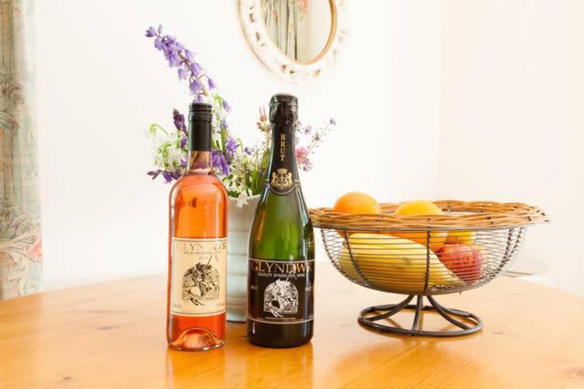 Glyndwr Vineyard Hotel คาวบริดจ์ ภายนอก รูปภาพ
